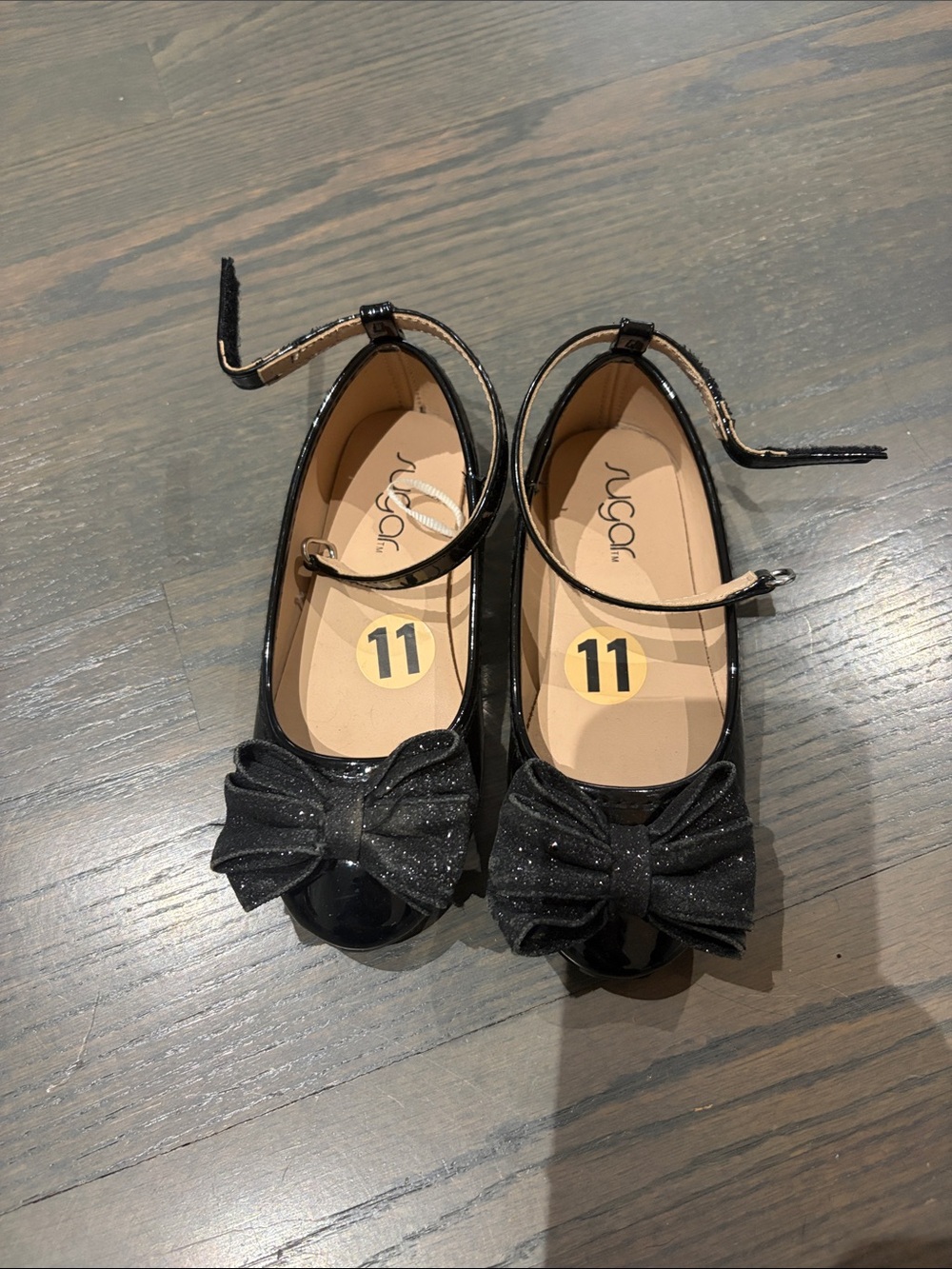 Kids patent Mary Jane shoes size 11